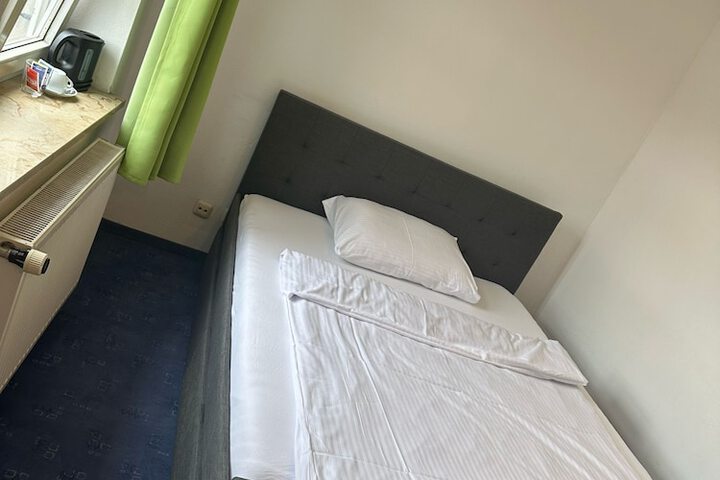 Room 11 of 38