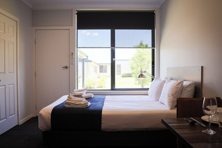 Room 9 of 83