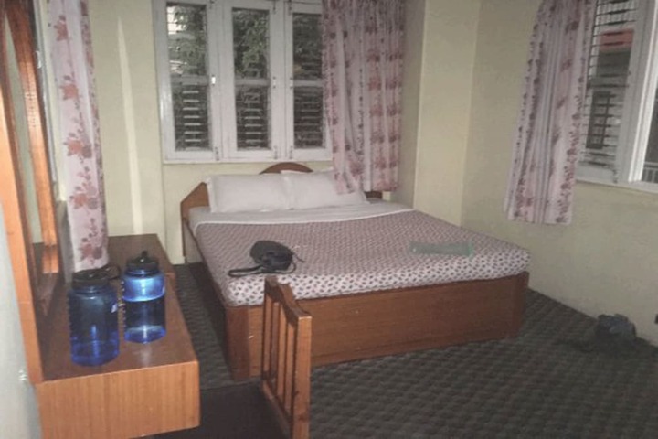 Room 8 of 34