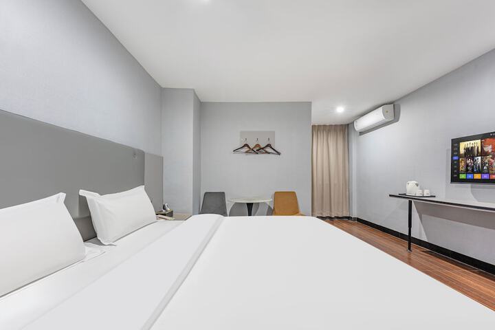 Room 11 of 44