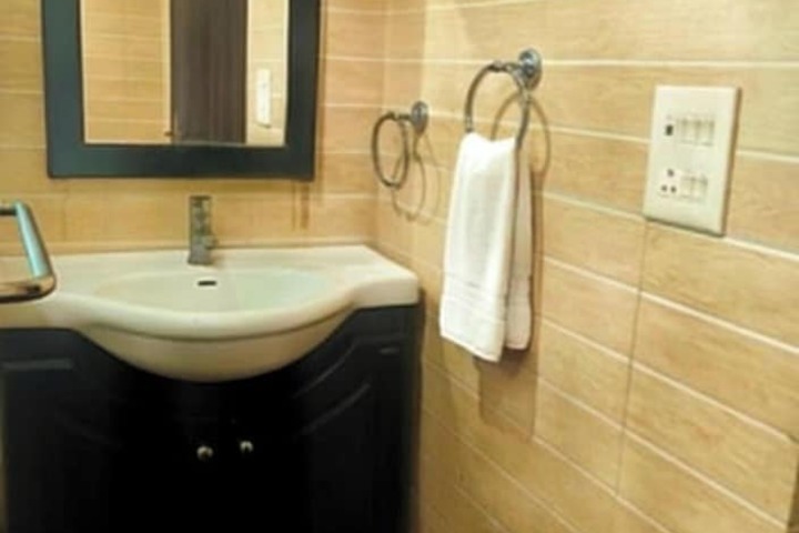 Room 9 of 21
