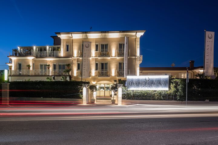 Hotel 74 of 79