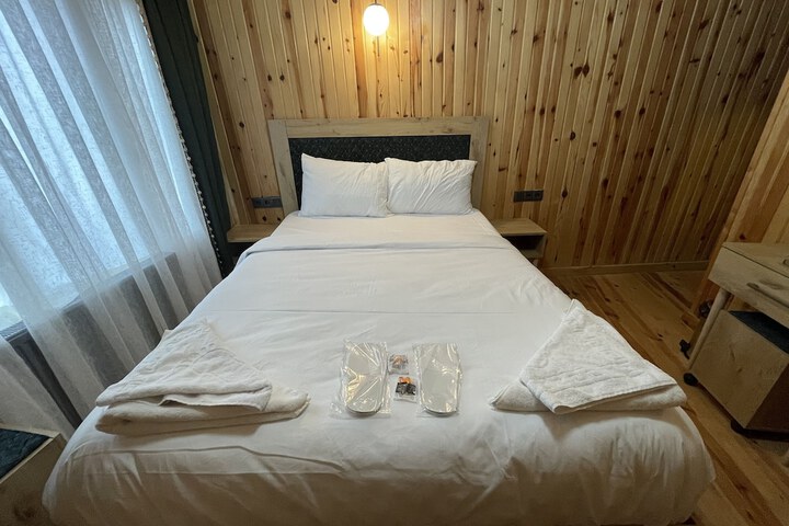 Room 37 of 100