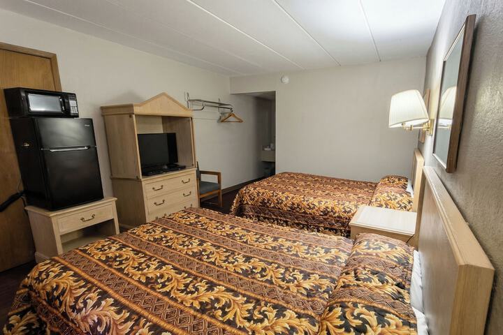 Room 8 of 28