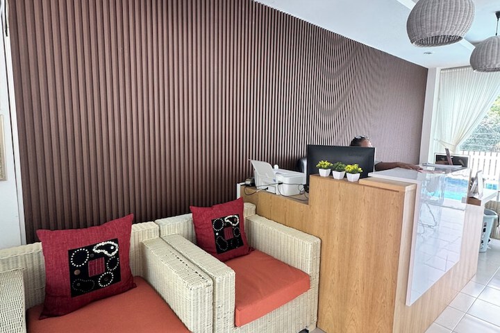 Room 33 of 47