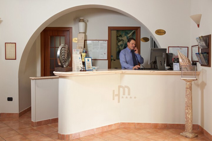 Check-in/check-out kiosk