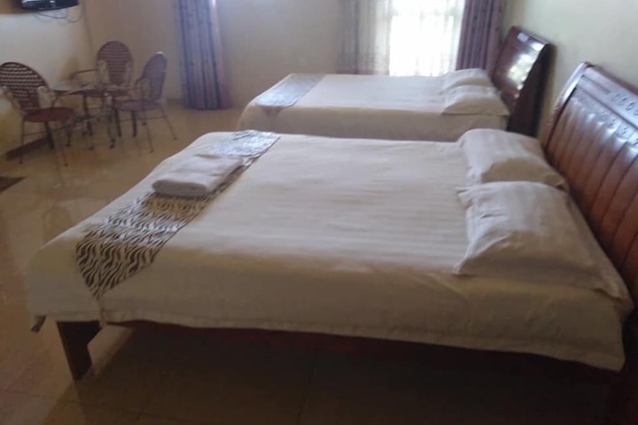 Room 5 of 16