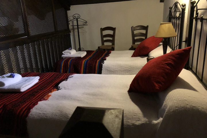 Room 4 of 8