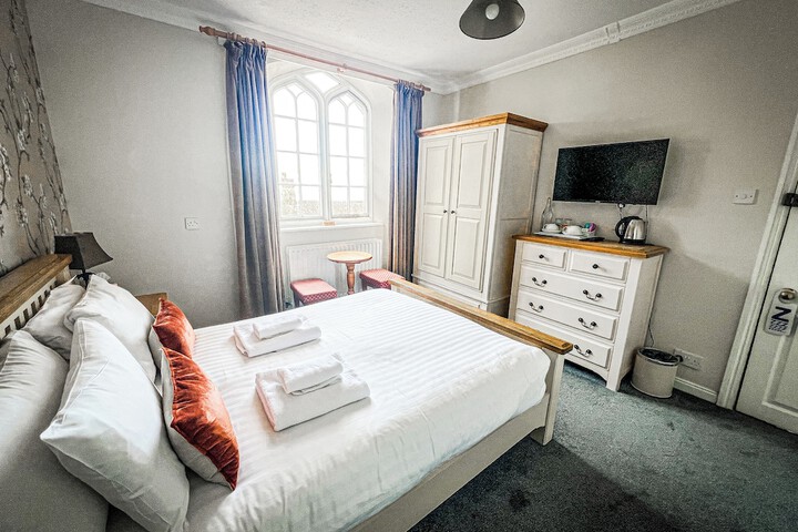Room 9 of 37