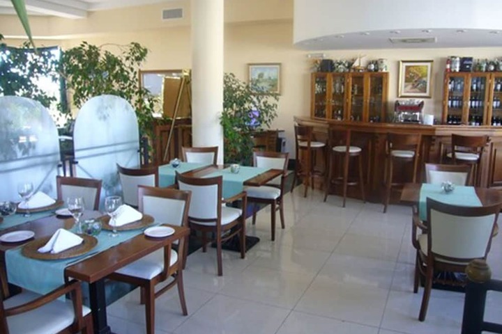Dining 58 of 66