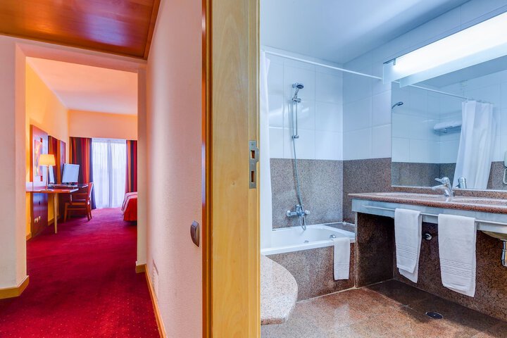 Room 34 of 60
