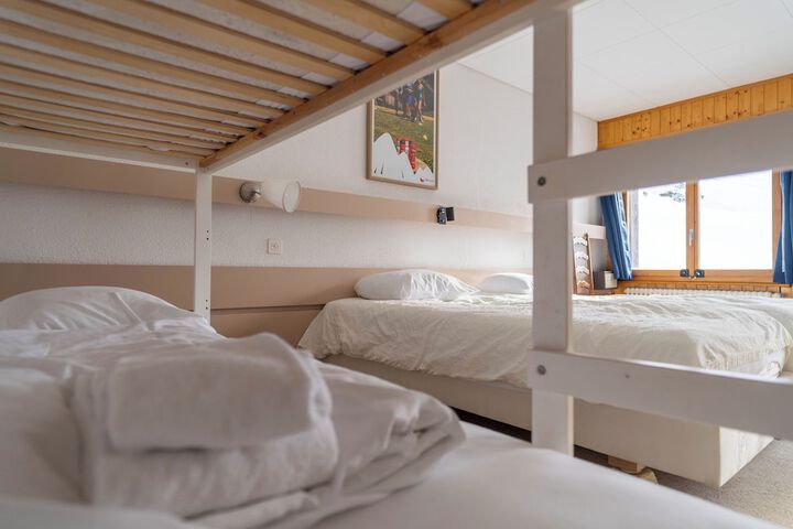 Room 5 of 10