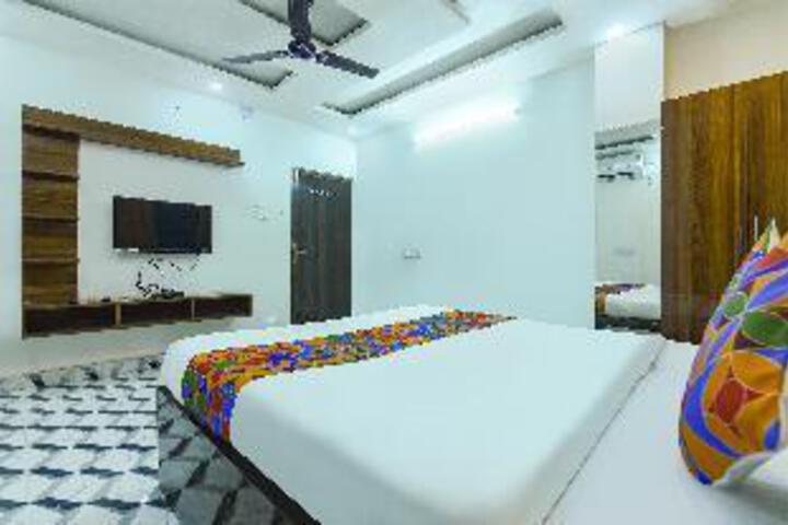 Room 10 of 26