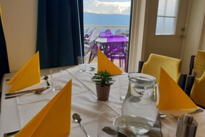 Dining 24 of 46