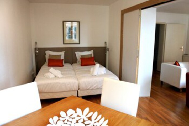 Room 30 of 38