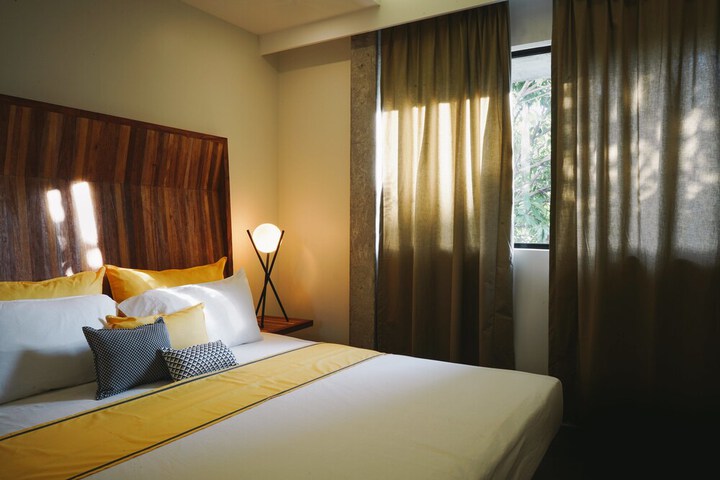 Room 8 of 94
