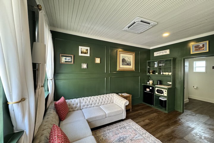 Room 9 of 23