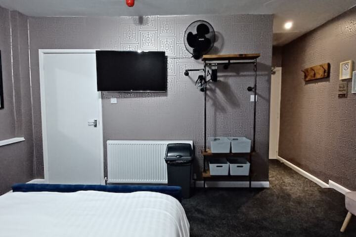 Room 9 of 114