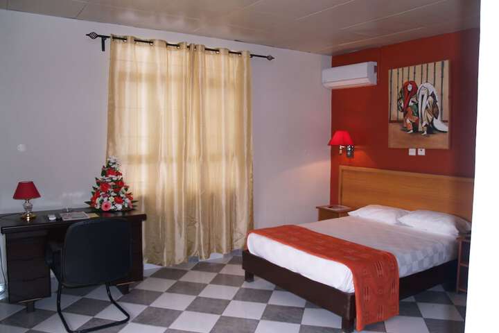 Room 6 of 39