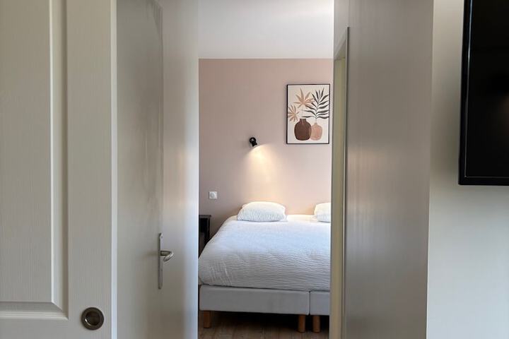 Room 9 of 40