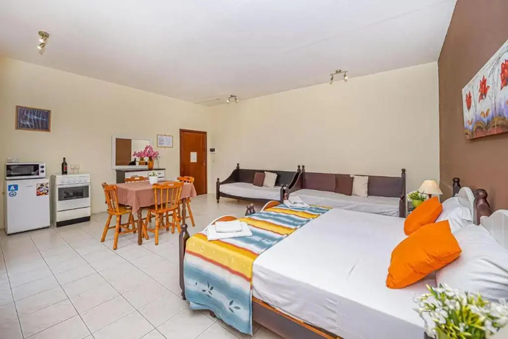 Room 4 of 17