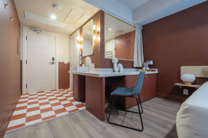 Room 20 of 29