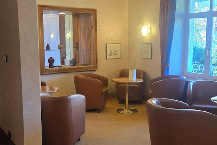Lounge 78 of 87
