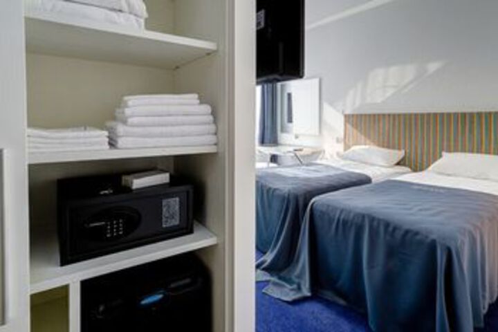 Room 45 of 112