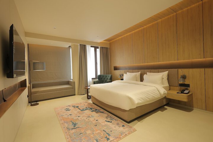 Room 2 of 4