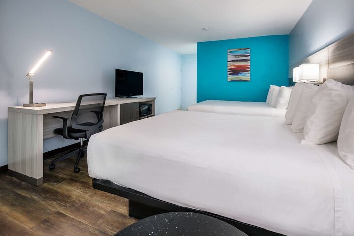 2 Queen Beds (3 of 9)