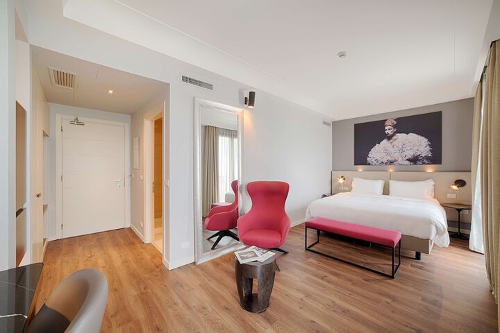 Room 25 of 131