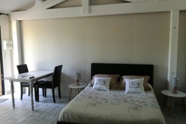 Room 12 of 16