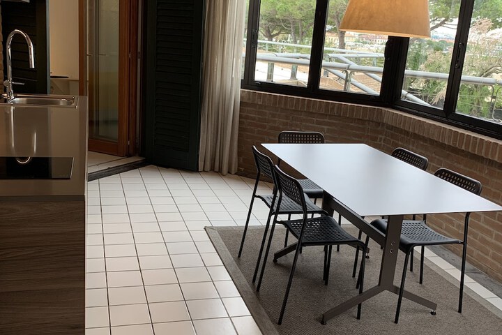 Room 48 of 99