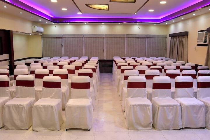 Ballroom/Hall 48 of 64