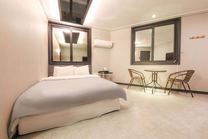Room 43 of 118