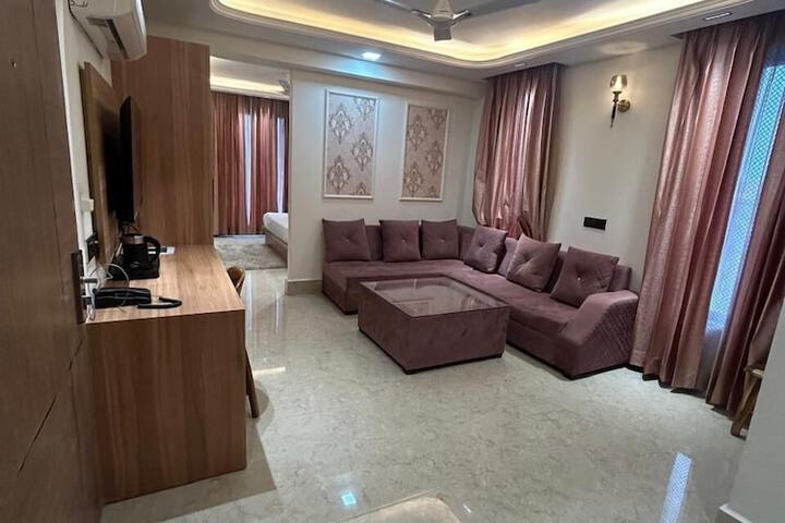 Room 11 of 15