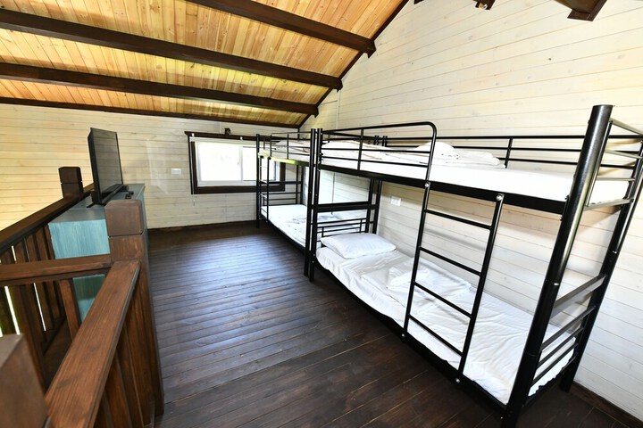 Room 8 of 37