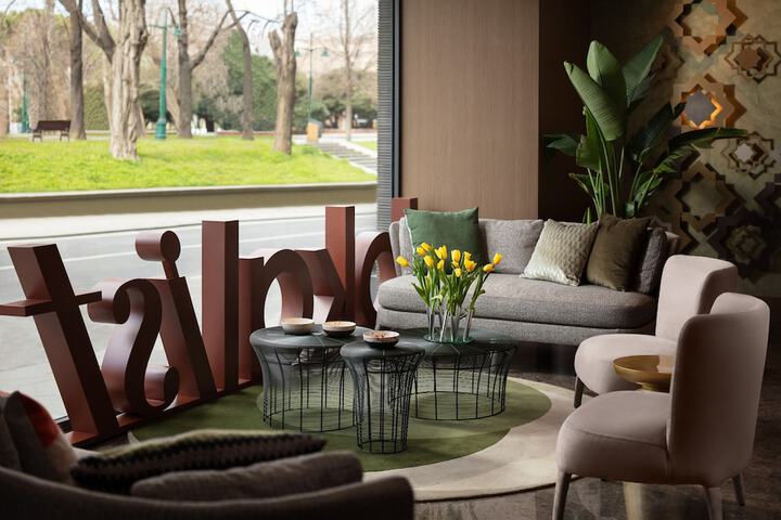 Entrance & Lobby