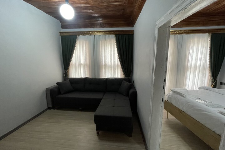Room 44 of 100