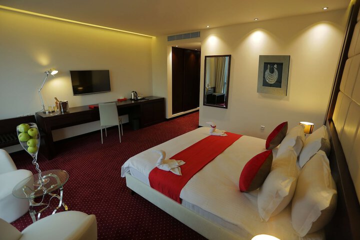 Room 16 of 52
