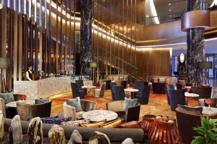 Lounge 15 of 21