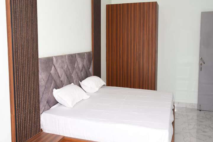 Room 15 of 50