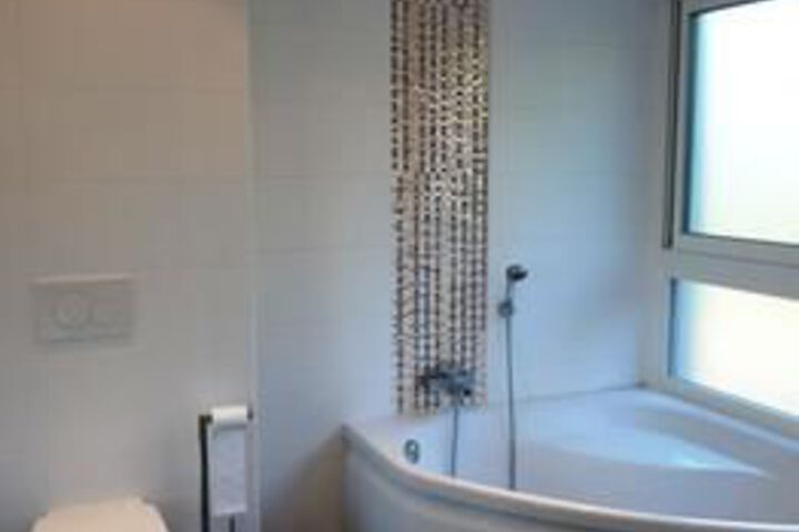 Room 4 of 17