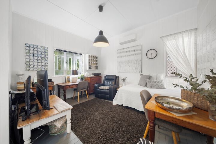 Room 16 of 27