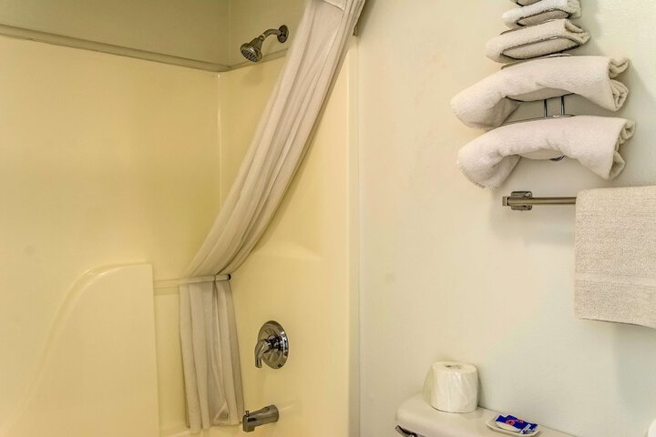 Room 27 of 38
