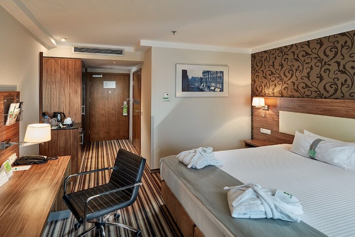 Room 13 of 91