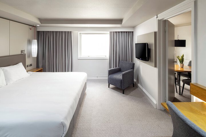 Room 16 of 120