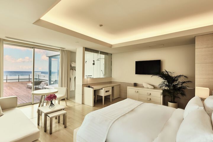 Room 3 of 17
