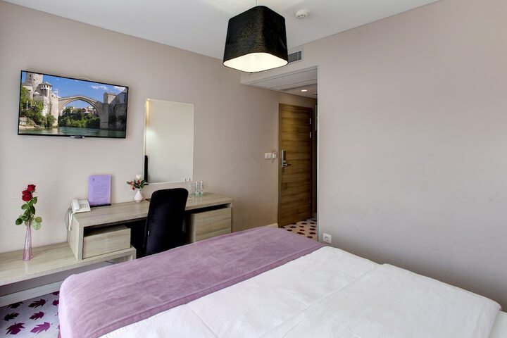 Room 53 of 136