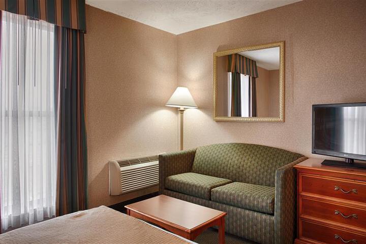 1 King Bed (4 of 5)